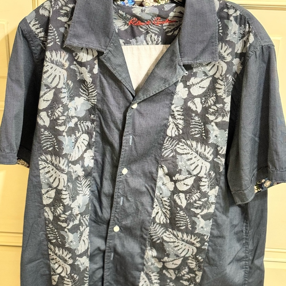 Men’s Robert Graham short sleeve button down.